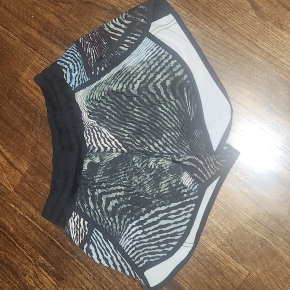 Lululemon Tracker Short III Seawheeze SPECIAL EDITION - Picture 4 of 6